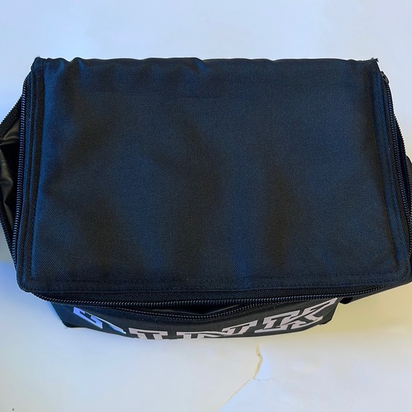 Victoria’s Secret PINK Soft Insulated Lunch Cooler - Picture 4 of 9